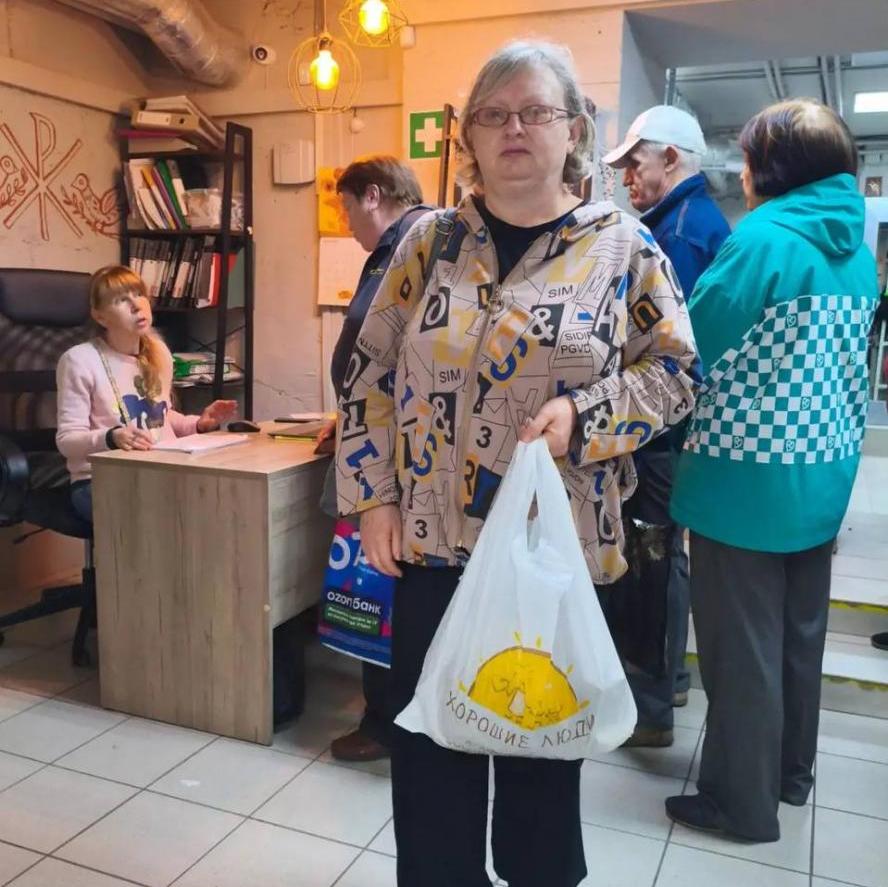 Неужели набор продуктов способен подарить счастье и новое дыхание людям после трудных времен